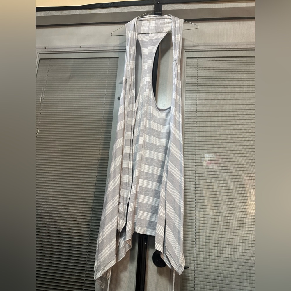 Lightweight Sleeveless Cardigan